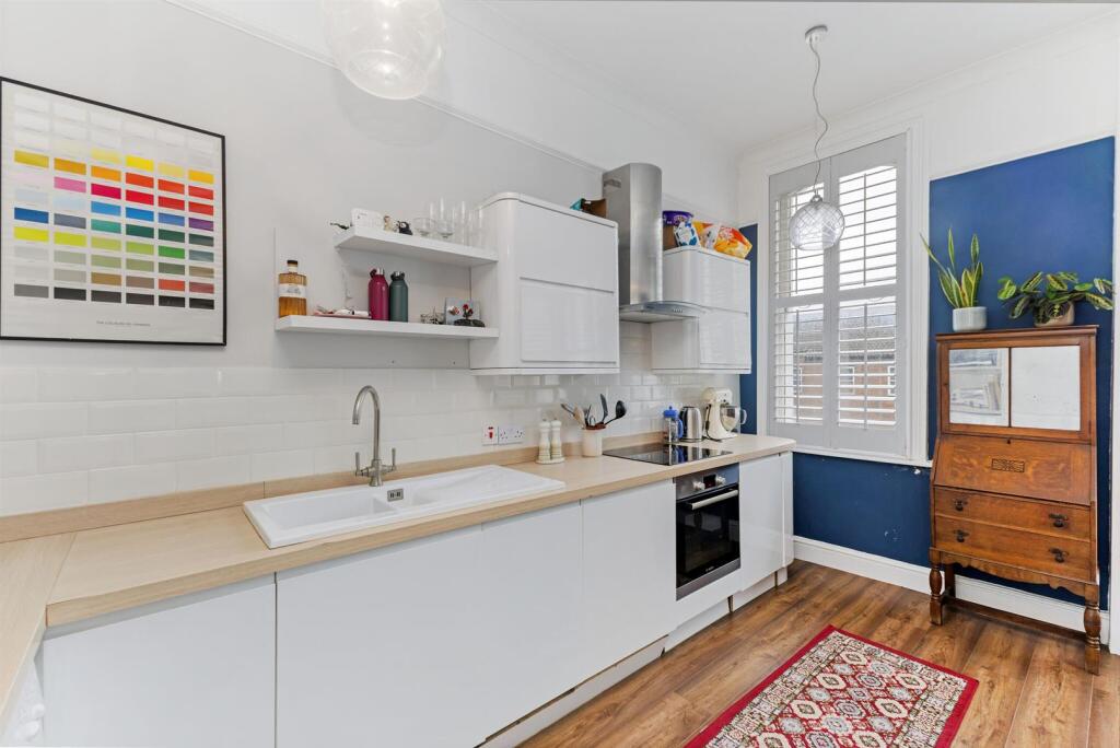 90649_11c Cornwall Crescent  (11)_low.jpg