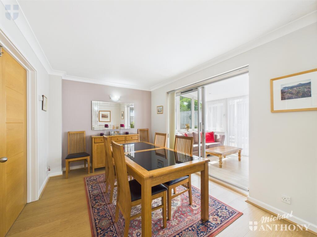 CAM03218G0-PR0656-STILL016