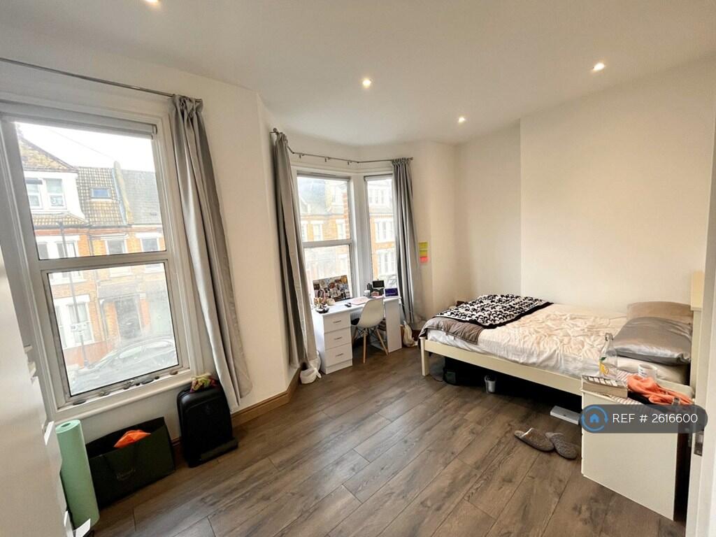 Front Facing Ensuite Bedroom