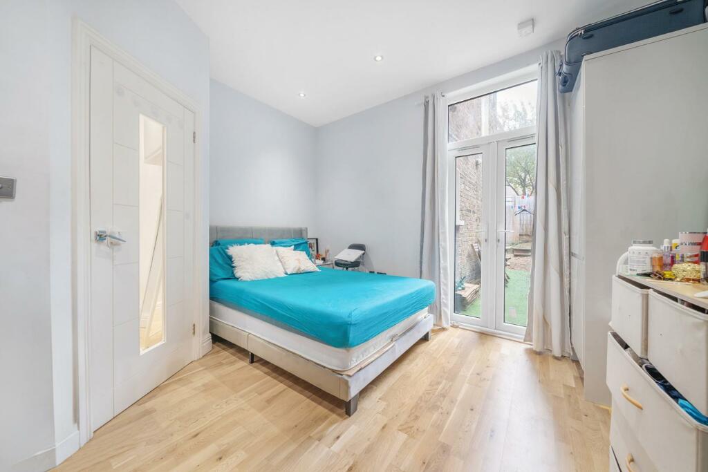 Bedroom (3).jpg