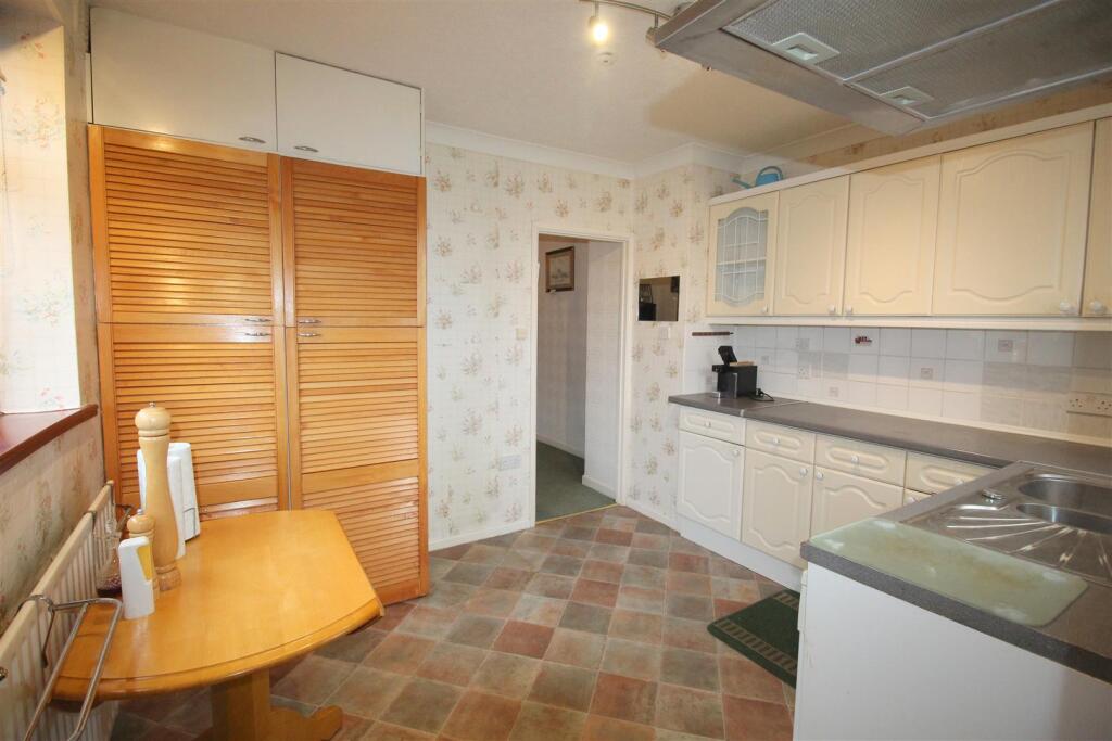 Crosland Road, 39, kitchen 2.JPG