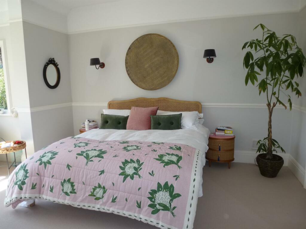 Master bedroom.JPG
