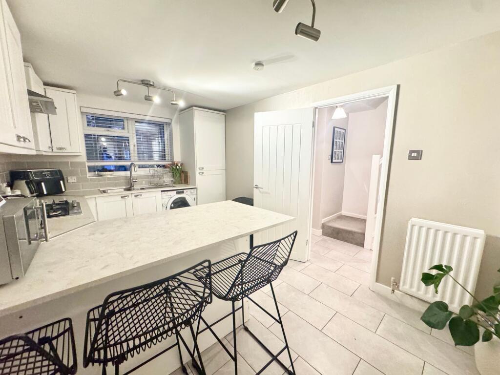 Kitchen/ Dining room