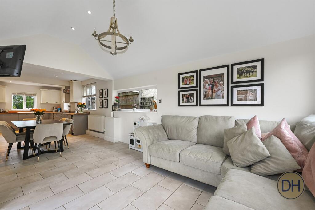 Nine Ashes Farm Cott