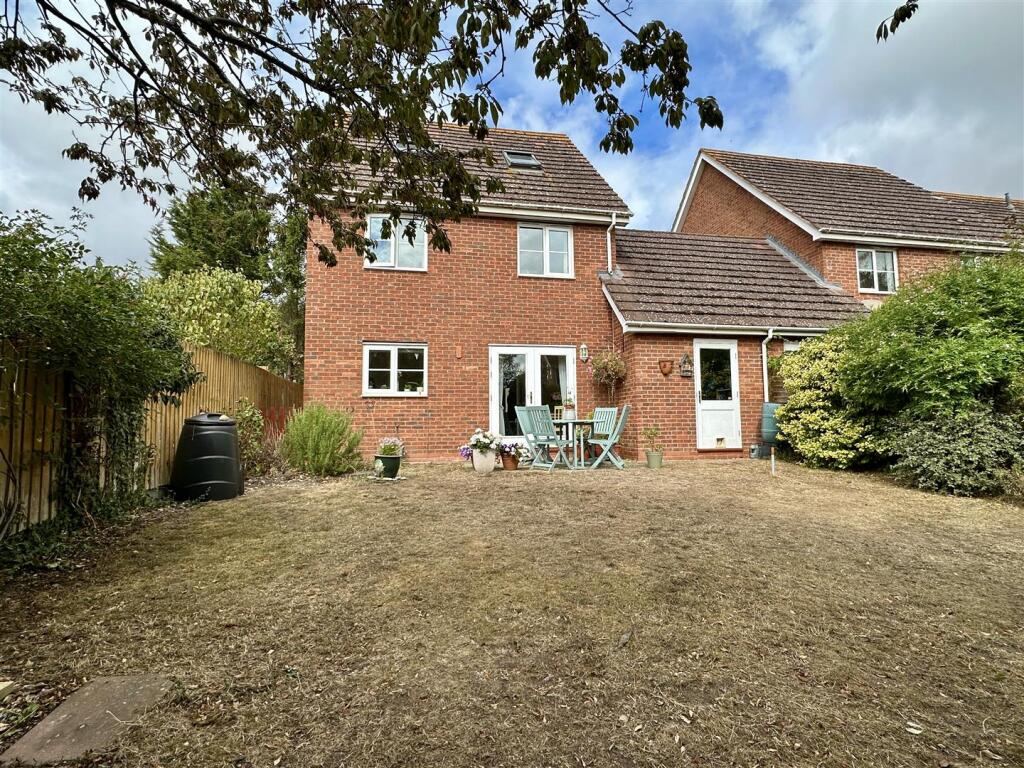 garden to house