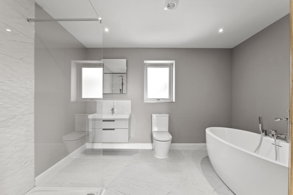 Main En-suite