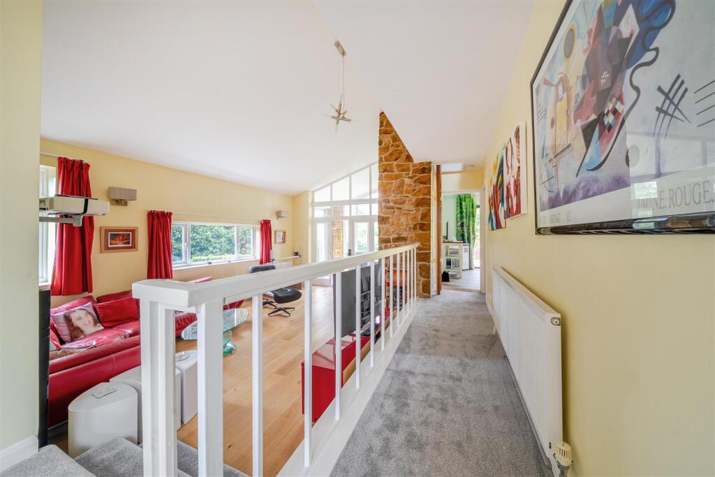 12 Bricketts lane. Flore