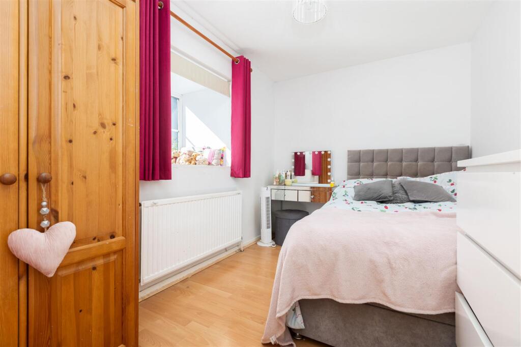 28 Parker Close-7.jpg