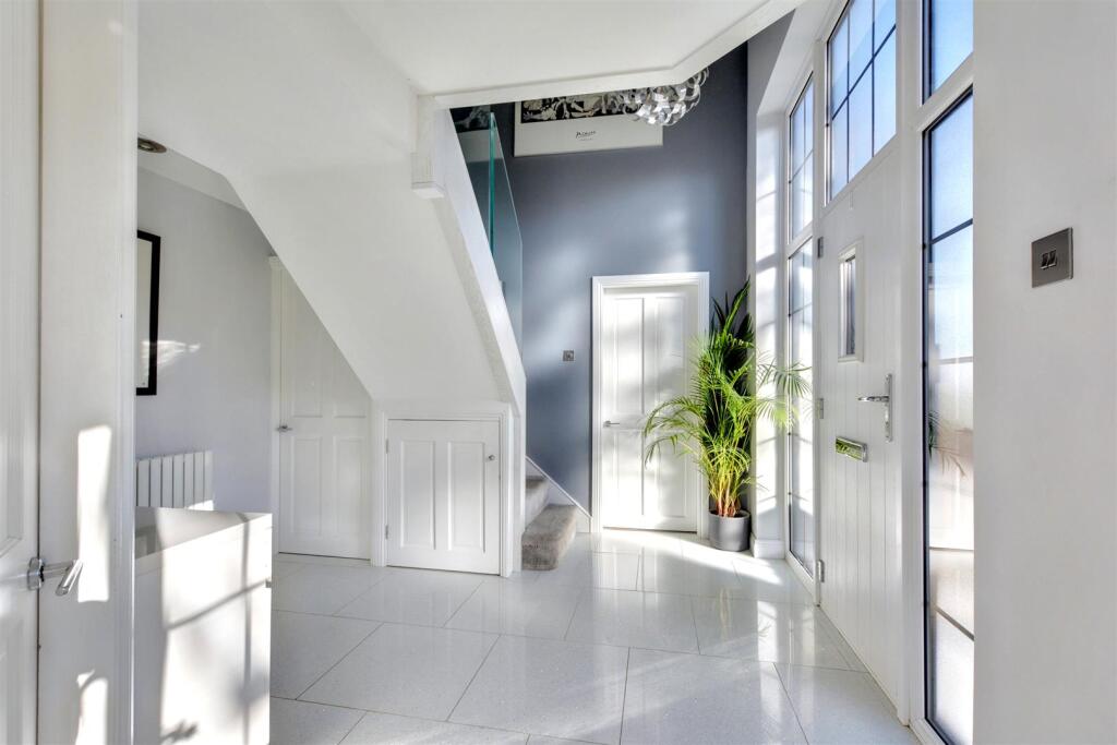 Entrance Hall (2).jpeg