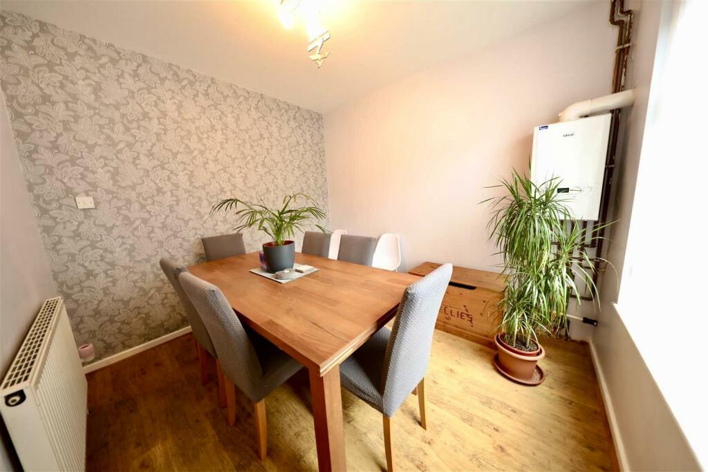 302 Bricknell - Dining 2.jpg