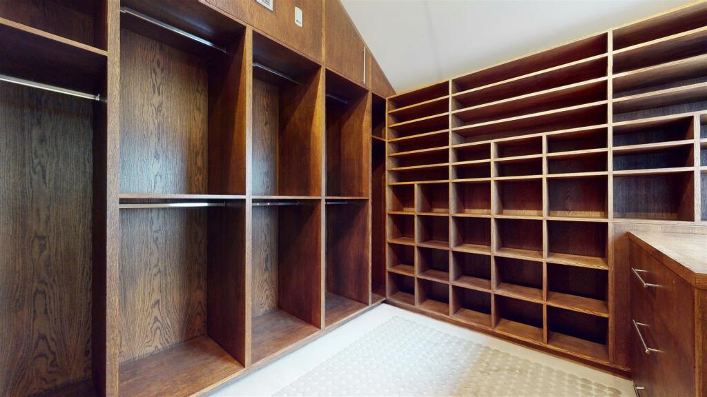 Walk-In Wardrobe