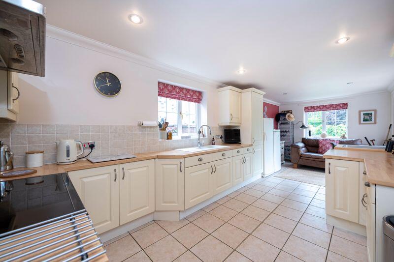 Living dining kitchen