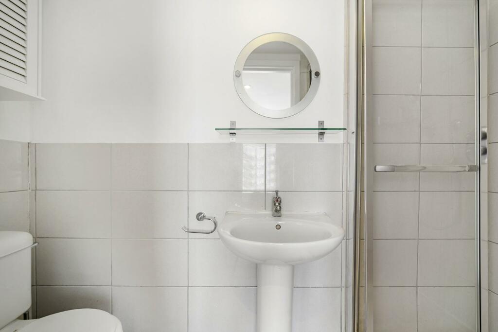 Ensuite.JPG
