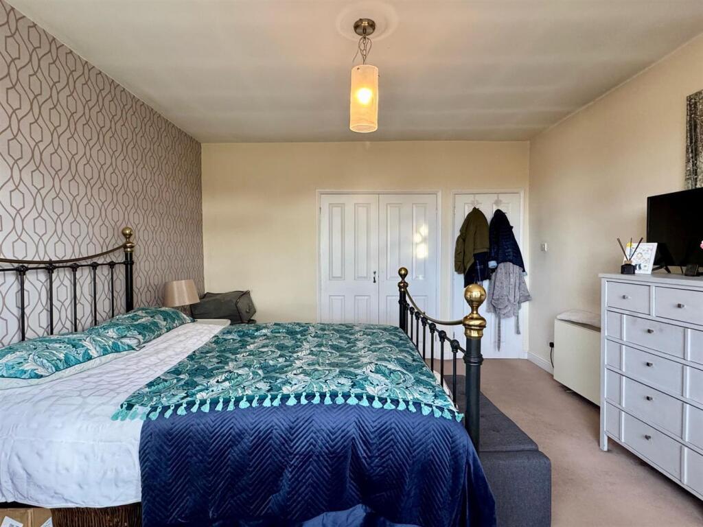 Bedroom 1 (3).jpg