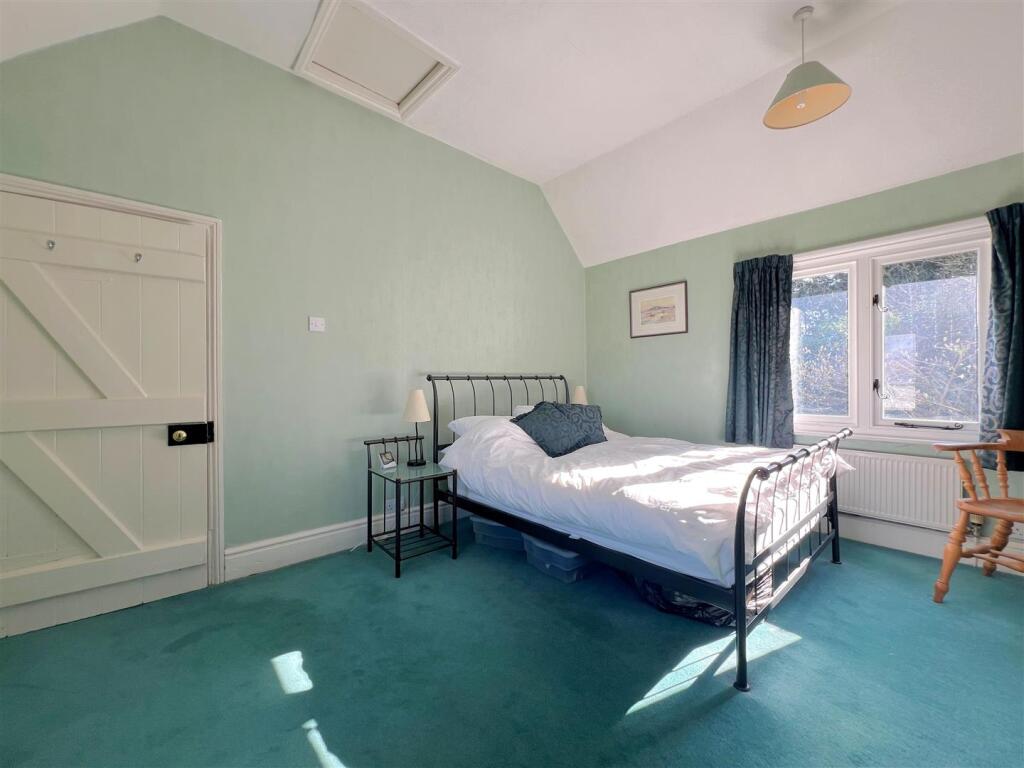 bed 1.jpg