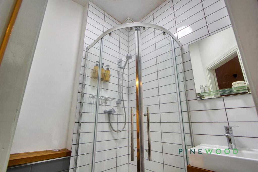 ENSUITE (BEDROOM 1)