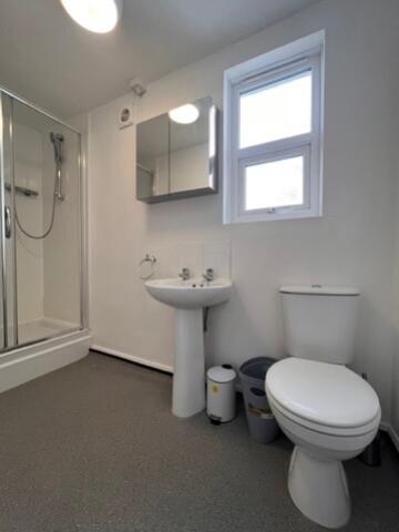 3 Totland Road - Bathroom 1 (2)
