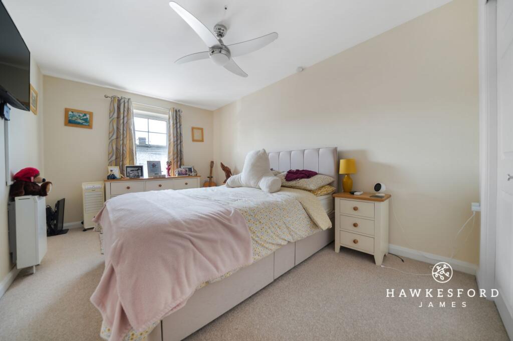 The Turrets, Sittingbourne - Bedroom