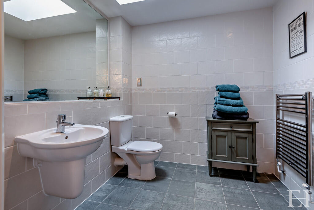 8641132-interiorW...