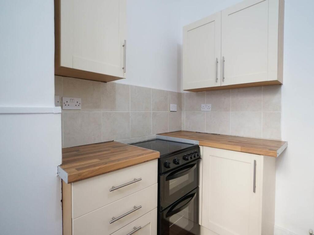 16RegentSt_Kitchen1.3.JPG