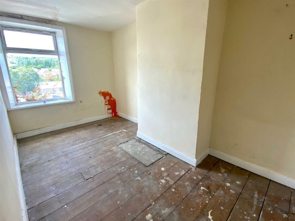 Huddersfield Road 290 bedroom front empty.jpg