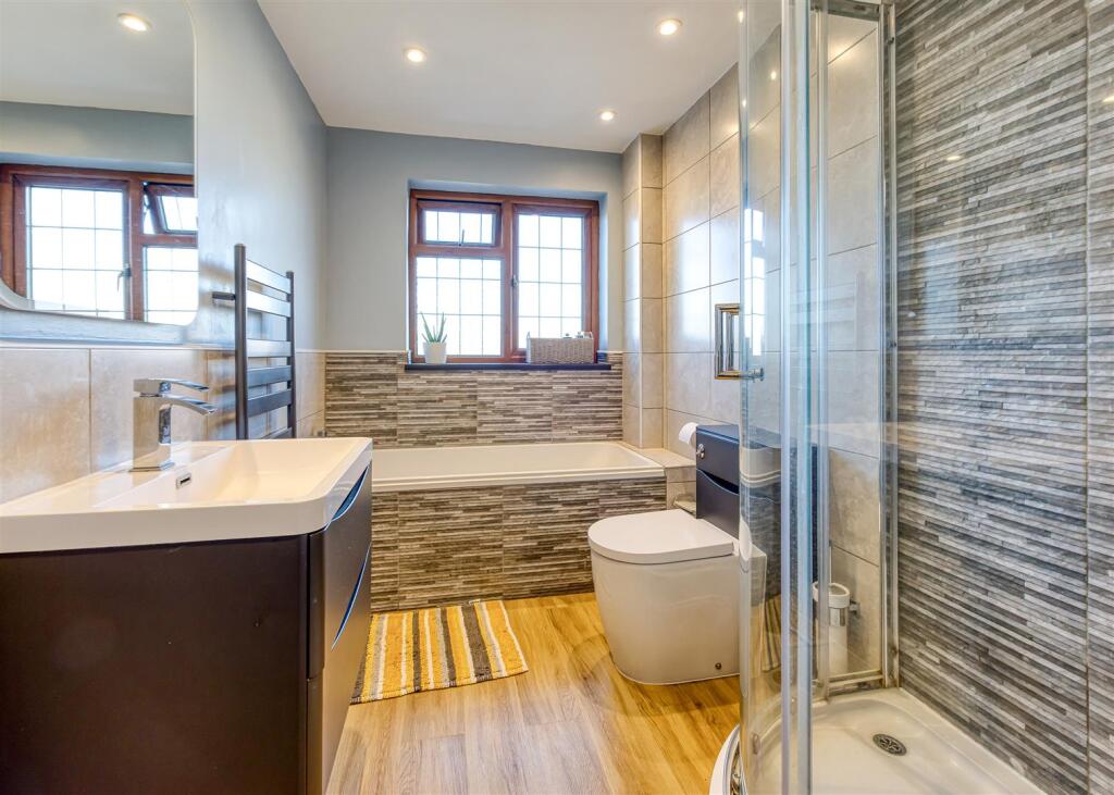 48 Millfields Way-bathroom FEB25.jpg