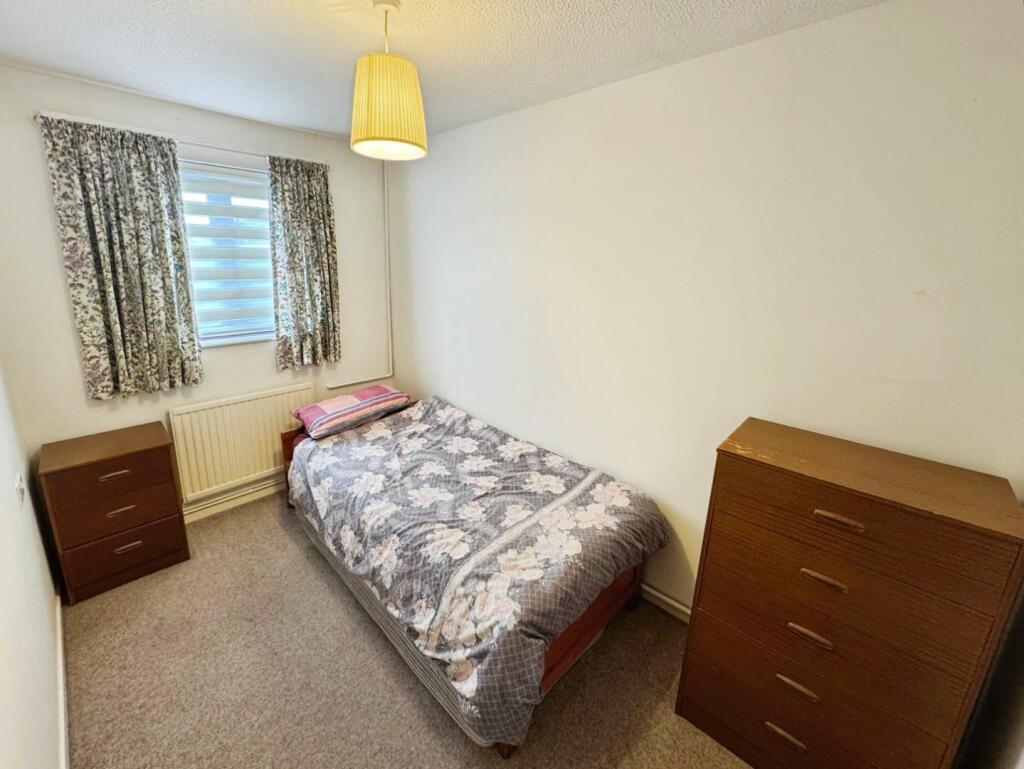 daac0014-Bedroom 202.jpg