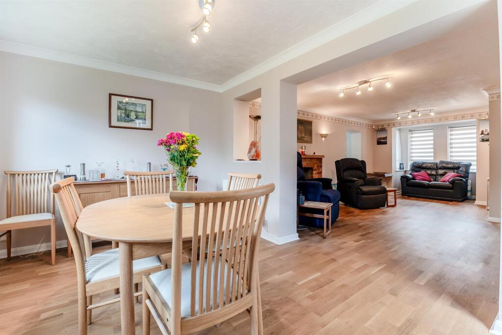 8644419-interior04.jpg