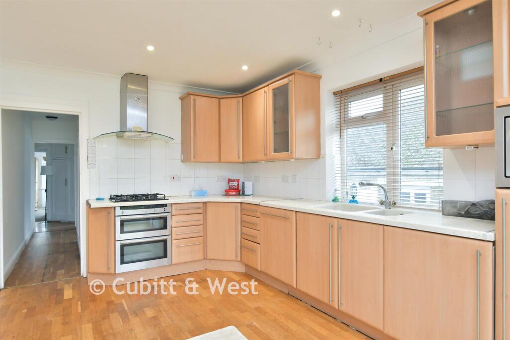 Lounge/ Kitchen