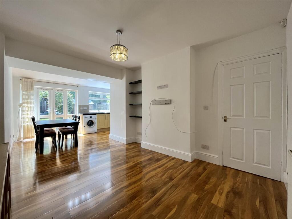 Living / Dining Area