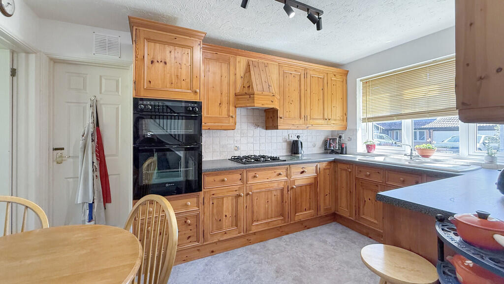 Kitchen/breakfast...
