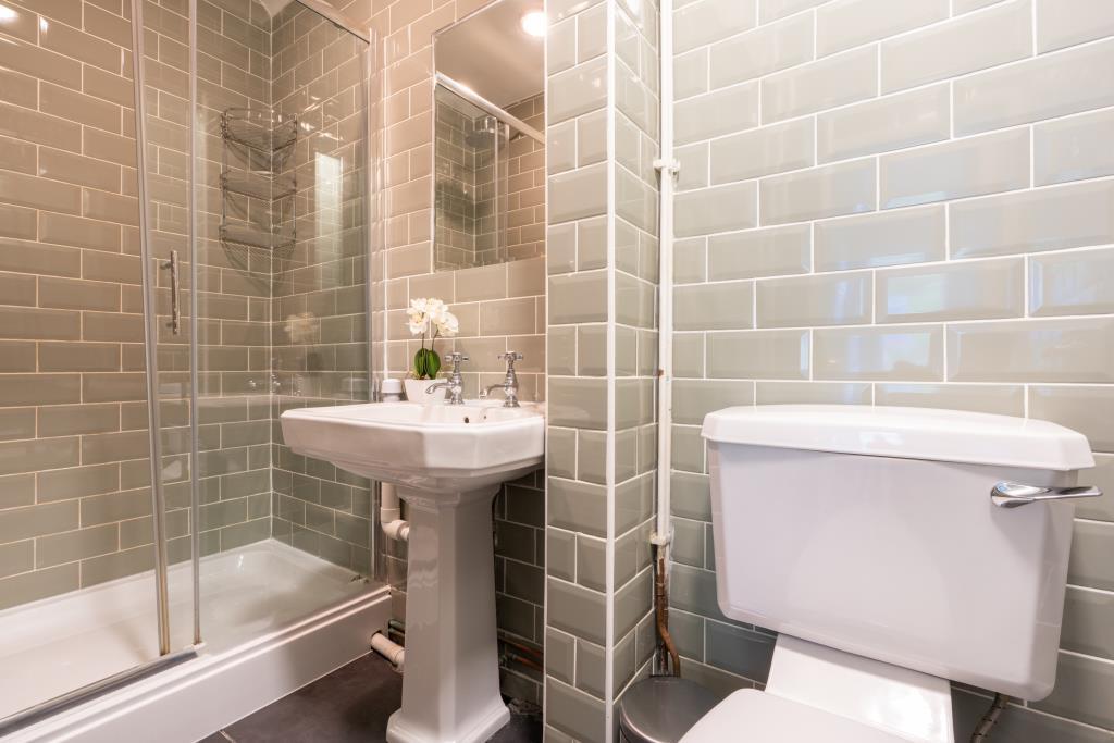 17 St Michaels Road - bathroom