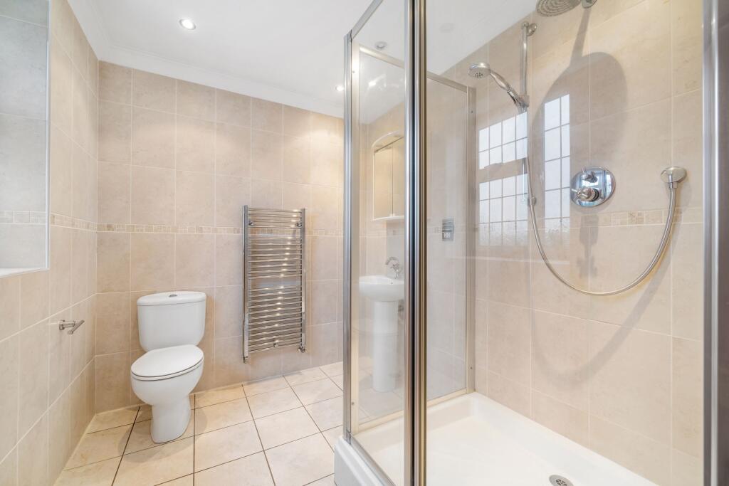 En Suite to Bedroom 2