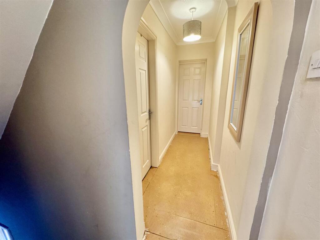 FIRST FLOOR LANDING