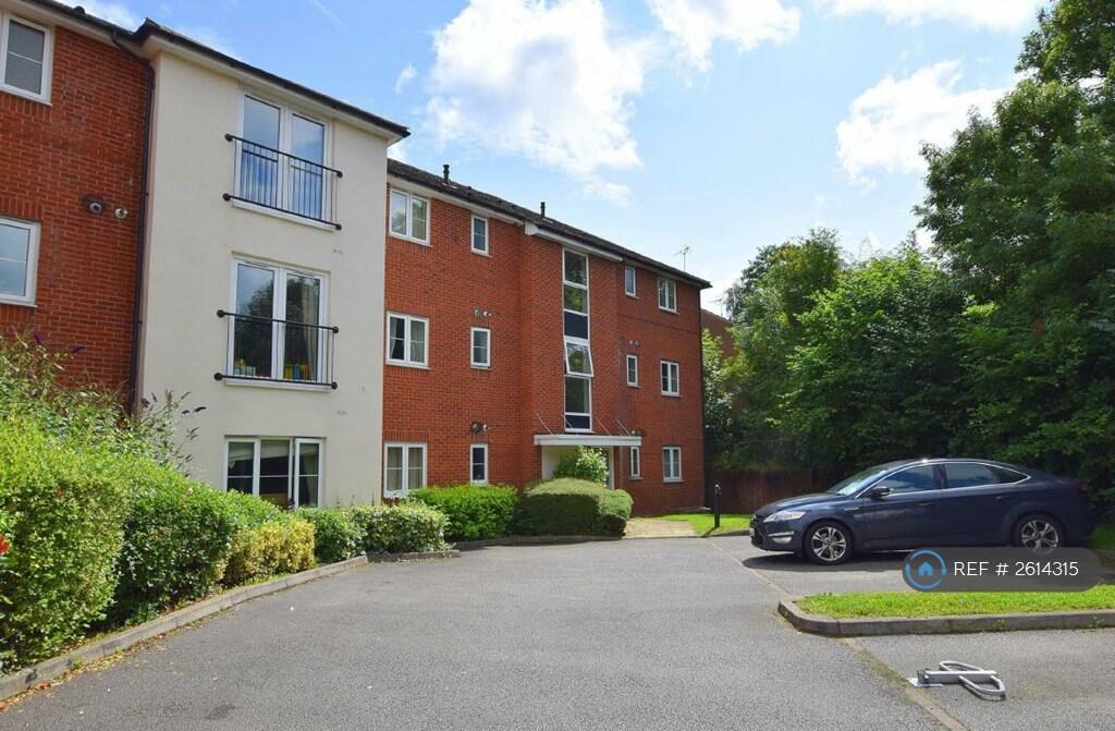 Exterior Rear &amp; Car Park