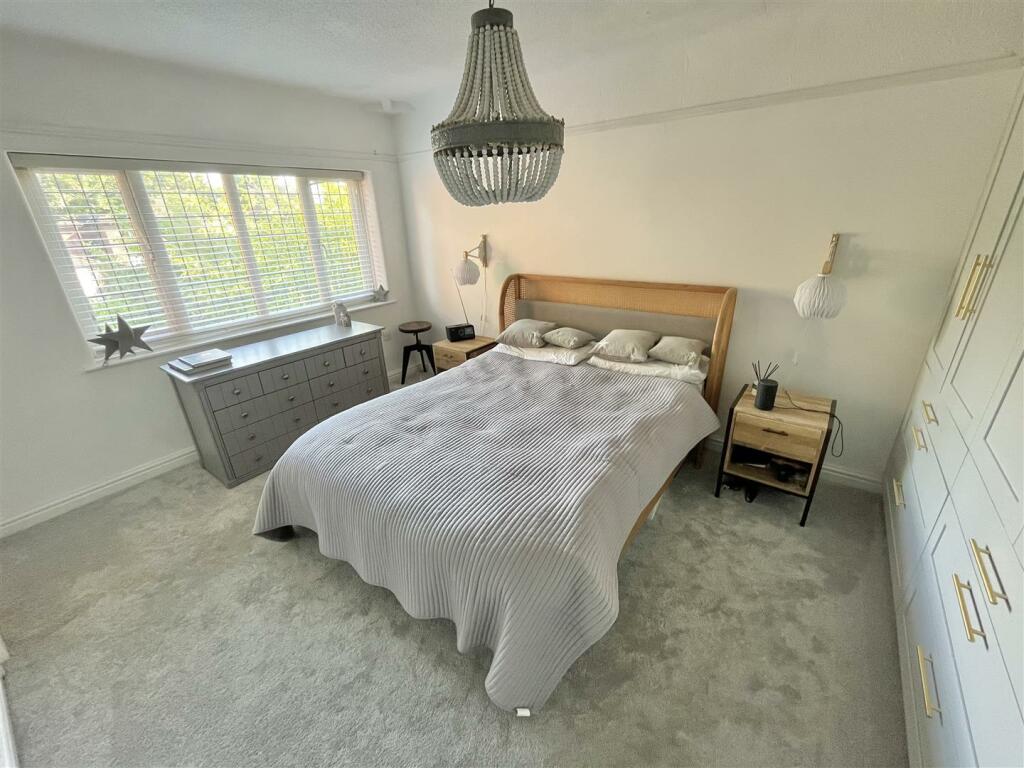Bedroom 1 Aspect 2.jpg