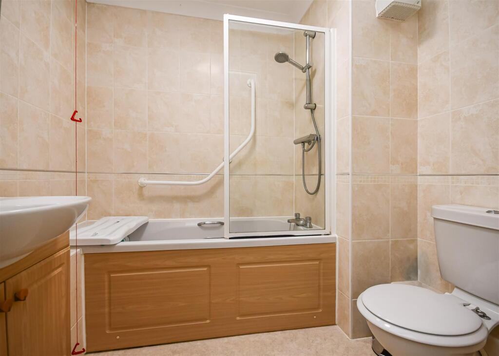 42 Wombrook Court-Bathroom.jpg