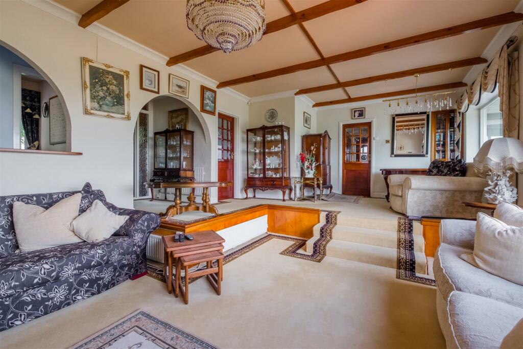 LOUNGE 3.jpg