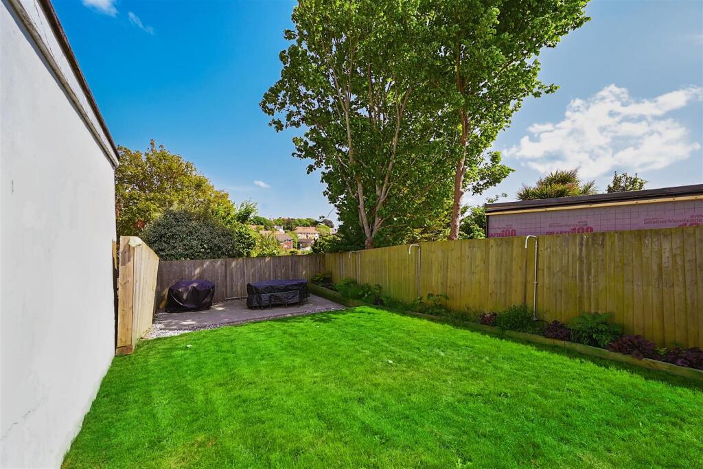 Applesham Way BN41 (16).JPG