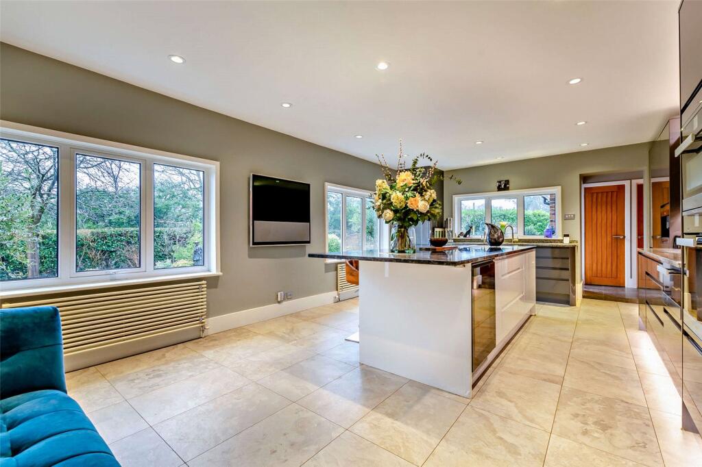 Kitchen/Breakfast Rm