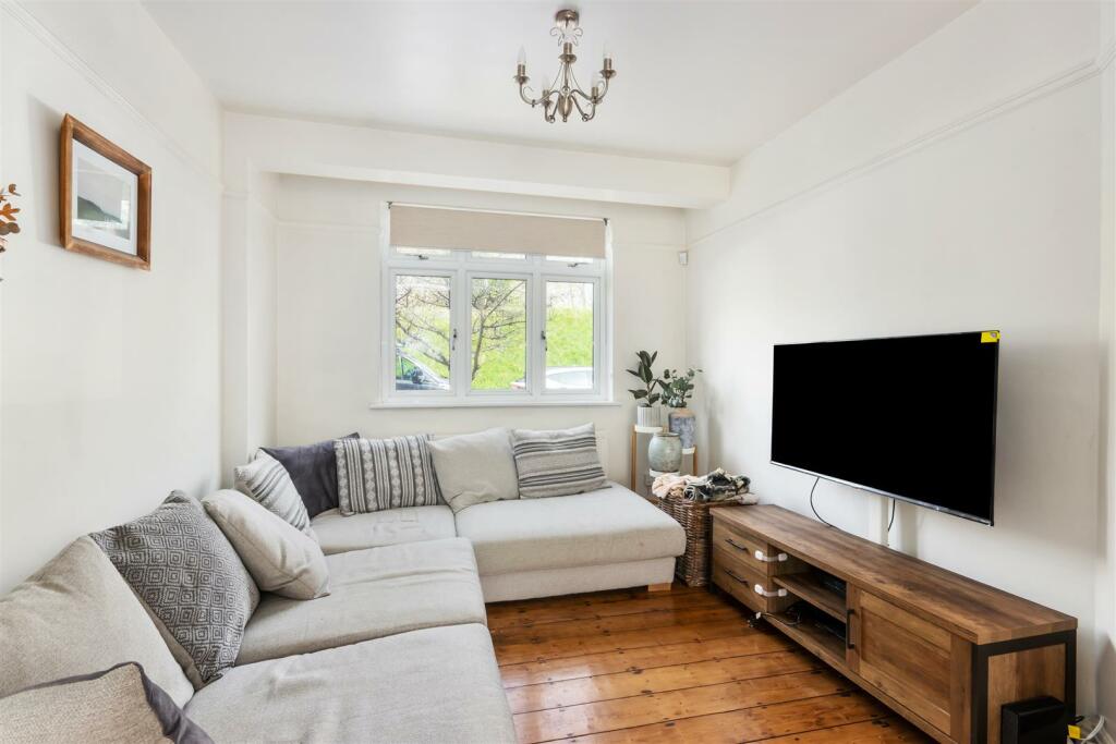 Mostyn Road SW19 (9).jpg