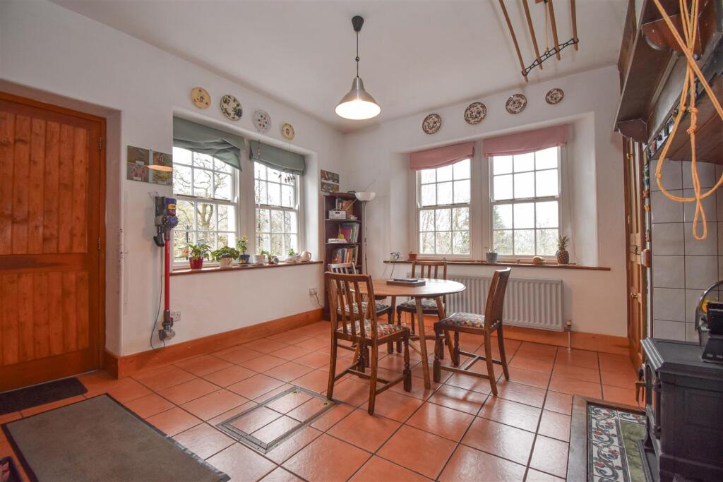 Swinsid Stones Breakfast Room b.jpg