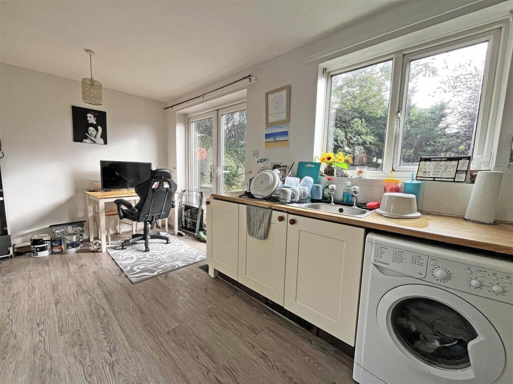 Kitchen 1.jpg