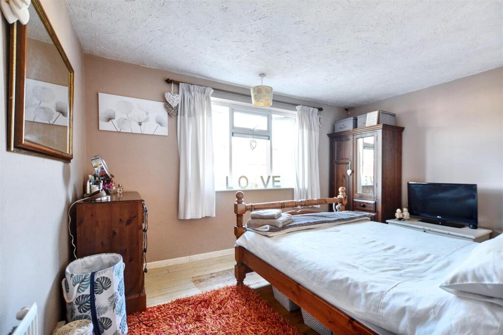 Bedroom 1_1.jpeg