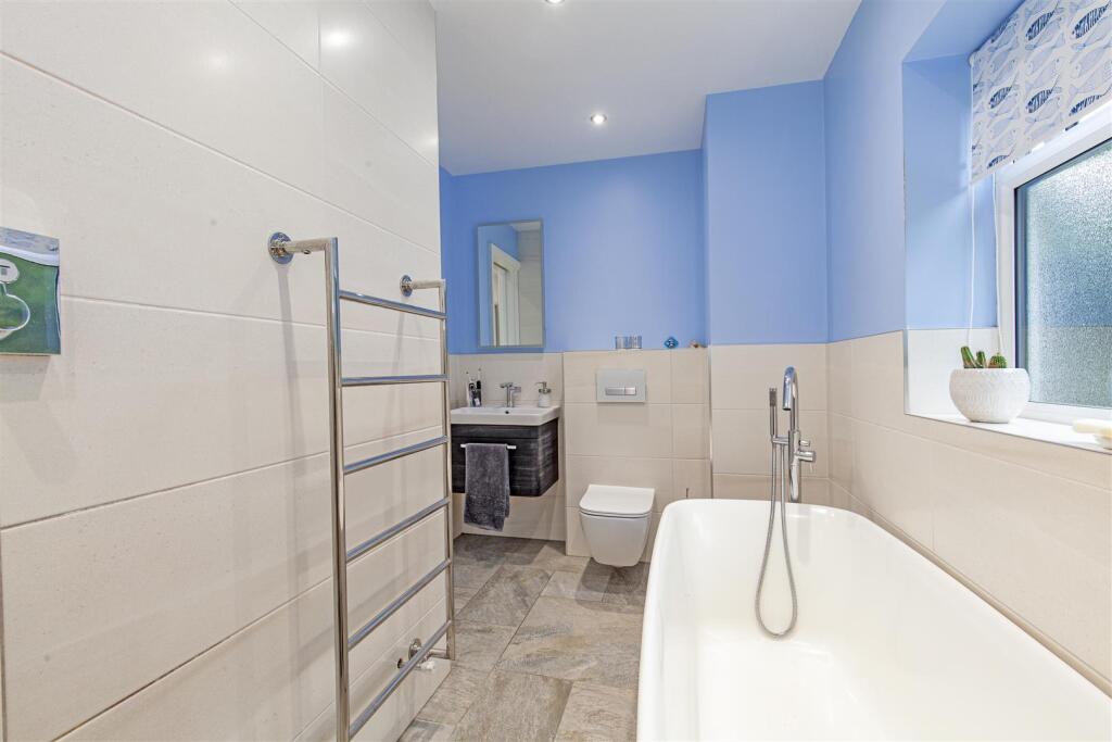 Exquisite En-Suite Shower Room