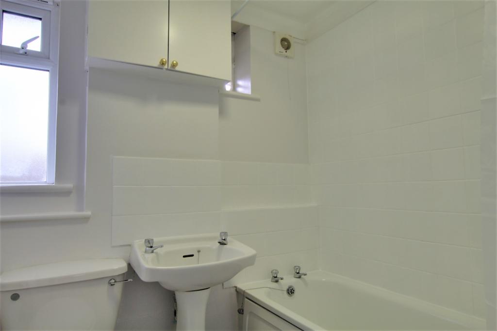 6.bathroom.jpg