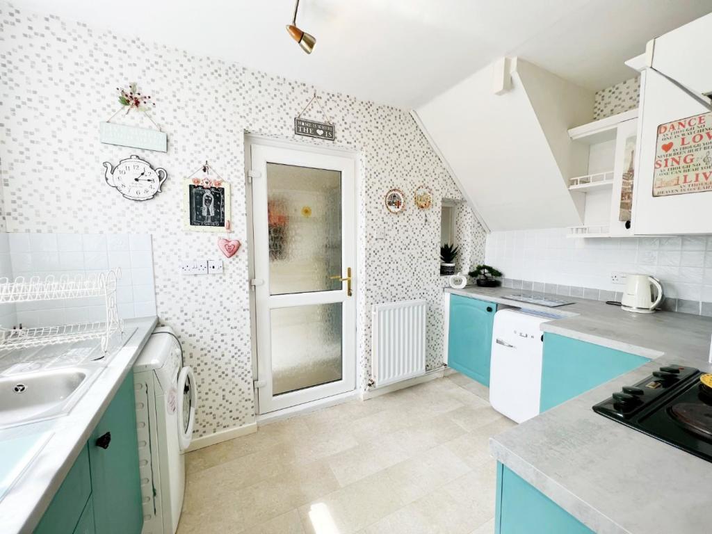 Kitchen 3.jpg
