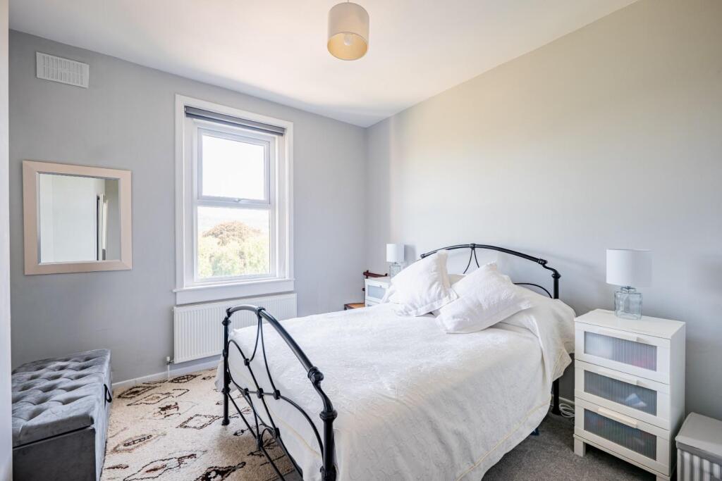 Flat 4 78 Lower Oldfield Park BA2 3HP-8.jpg