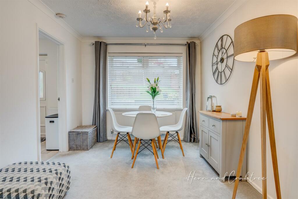 Launcelot Crescent, Thornhill, HernCrabtree (11).j