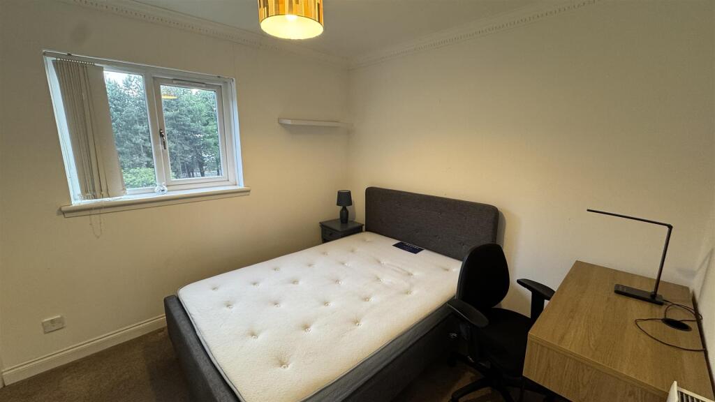 Bedroom 1 - En suite